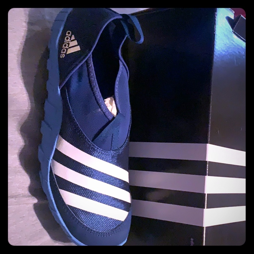 water shoes... size 4 boys / size 6 woman